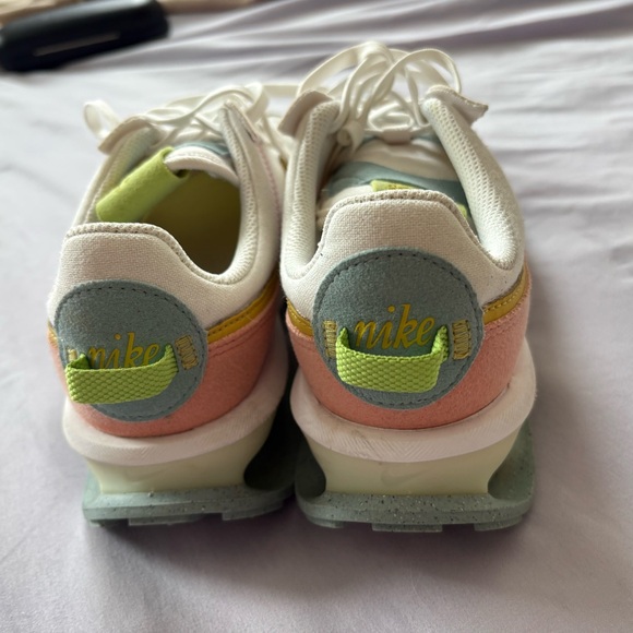 Nike Womens Air Max Pre-Day SE Sun Club - Picture 4 of 6